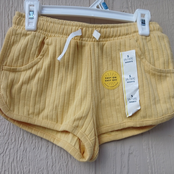 Cat & Jack Light Yellow Ribbed Shorts - Picture 4 of 4